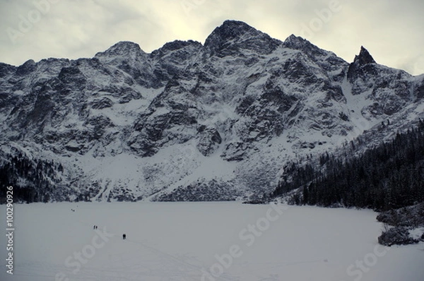 Fototapeta morskie oko zimą