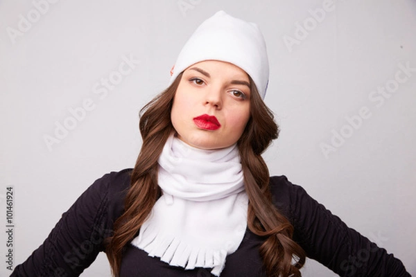 Fototapeta portrait of a girl in a white hat and scarf