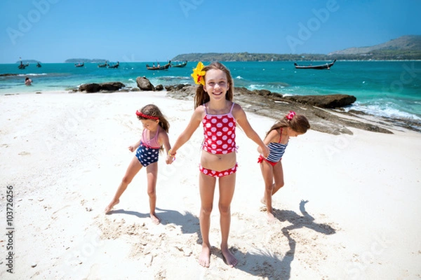 Fototapeta Kids at the beach