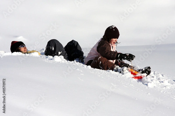 Fototapeta Mutter und Tochter im Schnee