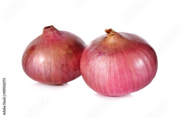 Obraz unpeeled whole red onion, shallots on white background