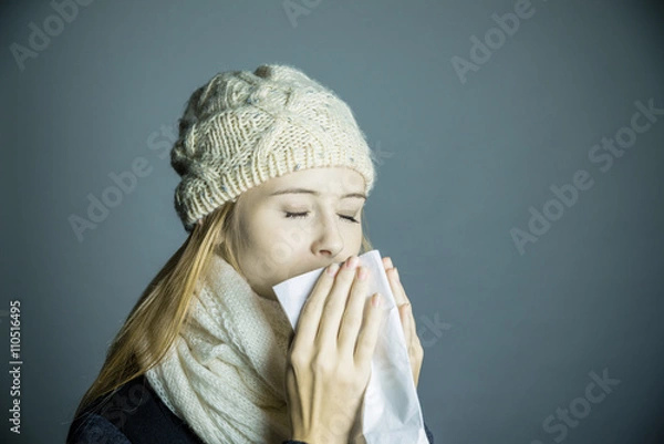 Fototapeta Erkältung im Winter mit Schnupfen