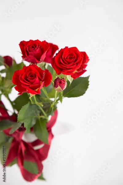 Fototapeta Bouquet of red roses in vase on white background