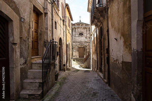 Fototapeta Popoli historical downtown in a sunny day