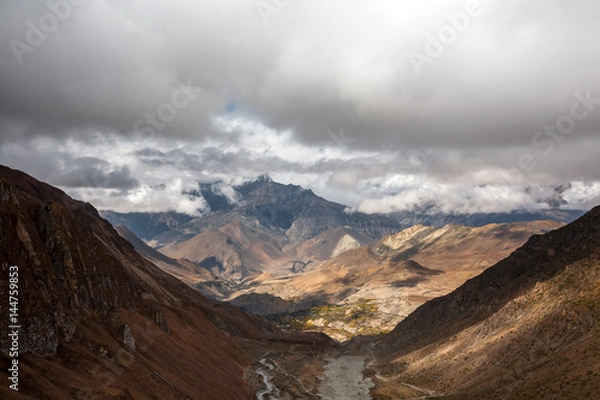 Obraz View to Lower Mustang area on Annapurna circuit trek in Nepal