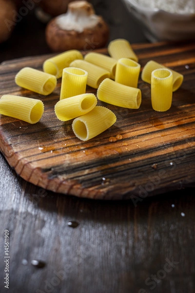 Fototapeta Raw rigatoni pasta