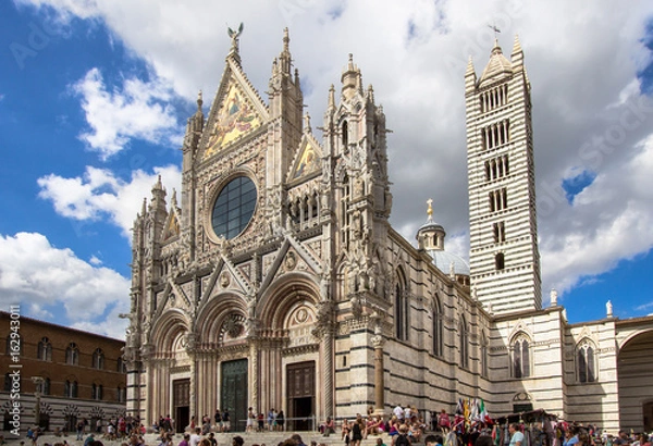 Fototapeta Siena cathedral in a sunny summer day, Tuscany, Italy