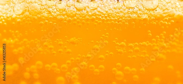 Fototapeta bubble beer close up / yellow background / water / drink