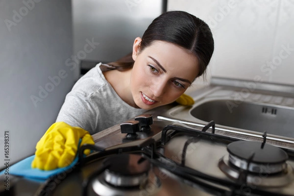 Fototapeta woman cleaning stove