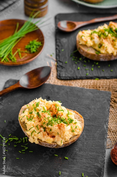 Fototapeta Scrambledd eggs with chive and chilli