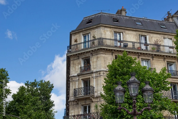 Fototapeta Typical parisian building facade, Paris, France