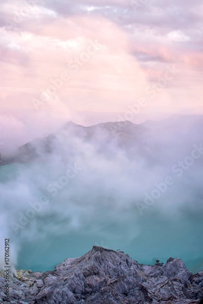 Fototapeta Lake and Sulfur Mine at Khawa Ijen Volcano Crater, Indonesia