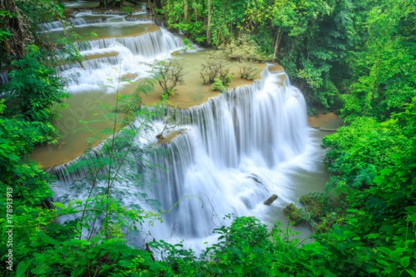 Obraz Huay Mae Kamin Waterfall in Khuean Srinagarindra National Park. The beautiful and famous waterfall in deep forest, Kanchanaburi province, Thailand