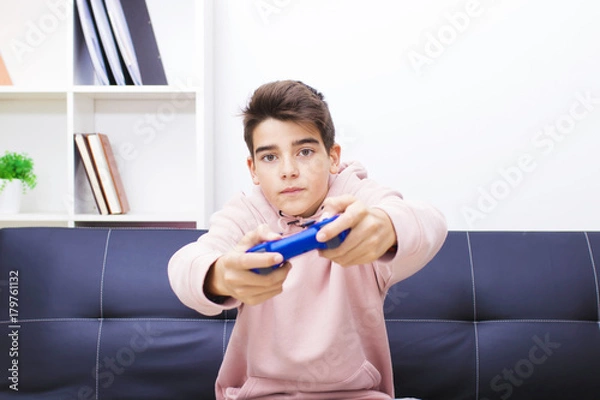 Fototapeta child with the command of the video game