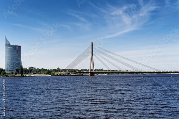 Fototapeta Vansu Brücke in Riga über Fluss Daugava, Lettland