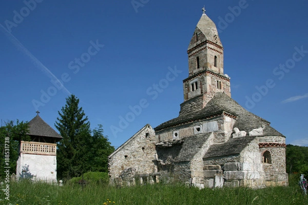 Fototapeta Densus, älteste Steinkirche Rumäniens aus dem 13. Jahrhundert