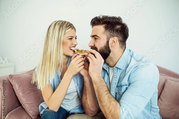 Fototapeta Hungry couple