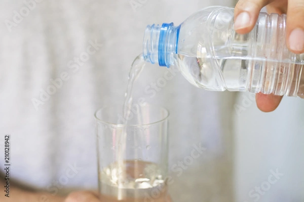 Fototapeta hands with a glass of water