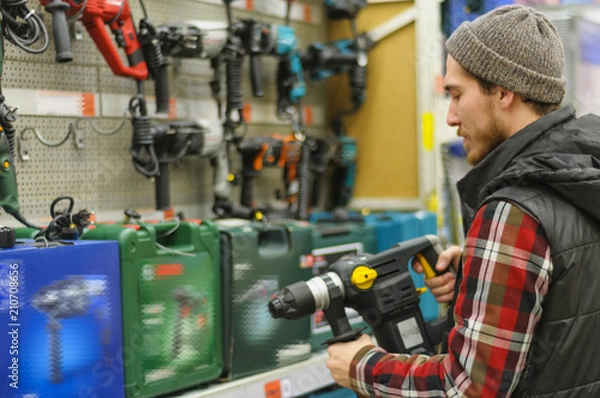 Fototapeta Man in a hardware store