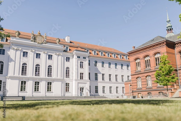 Fototapeta Hauptgebäude und Historischer Campus der Universität Greifswald