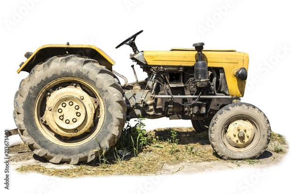 Fototapeta Stary traktor wyprodukowany w latach 70-tych XX wieku. Na odizolowanym zdjęciu bok maszyny rolniczej. Niezbędne wyposażenie gospodarstwa mleczarskiego.