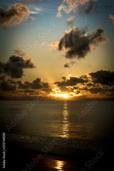 Fototapeta sunset at seychelles beau vallon beach