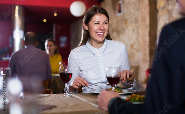 Fototapeta Woman dining with business partner