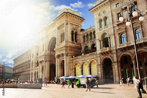 Fototapeta Portrait of Galleria Vittorio Emanuele II (2º) Milan in a good sunny day, with a sunshine coming from the left side. History, art, monument 