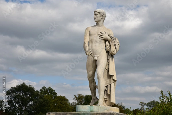 Fototapeta Statue du jardin du château de Compiègne, France