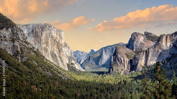 Fototapeta Beautiful view of yosemite national park at sunset in California