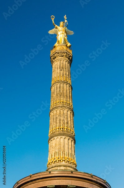 Fototapeta The Victory Column (Siegessaule) in Berlin Tiergarten on blue sky Berlin, Germany.