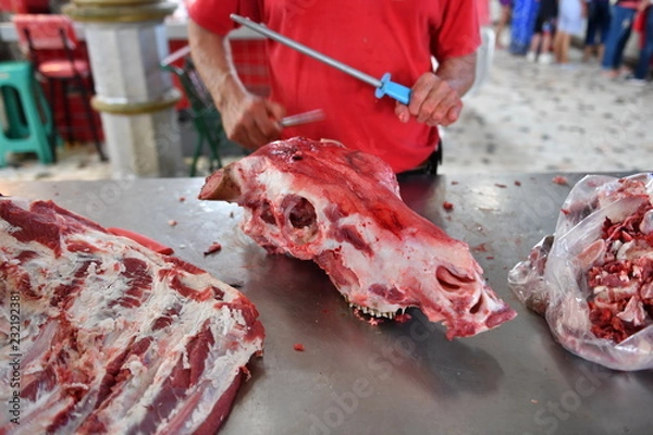 Fototapeta A slaughter at work. The bloody head of a slaughtered pig on a market in Mazatlan-Mexico.