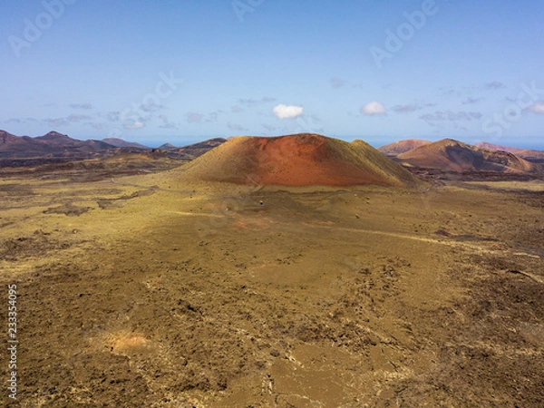 Fototapeta Vista aerea Caldera Colorada vulcano, campo di lava con licheni, Lanzarote, Isole Canarie, Spagna, Europa 