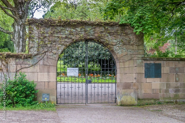 Fototapeta Eingang zum Ehrenfriedhof in Heilbronn