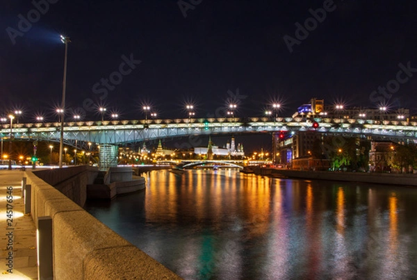 Fototapeta view on Patriarshy Bridge in Moscow at night