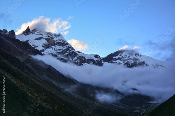 Fototapeta Beautiful view of Himalayan Mountains from Khambachen at sunset. Trek to Kangchenjunga basecamp, Nepal