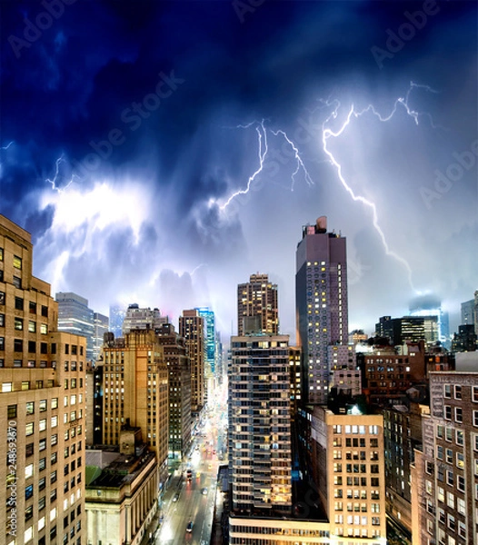 Obraz New York City with thunderstorm approaching - Manhattan skyline