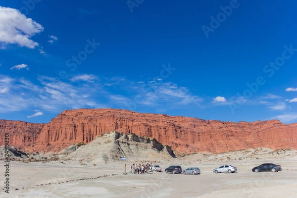 Fototapeta Tourists taking a tour in Ischigualasto provincial park, Argentina