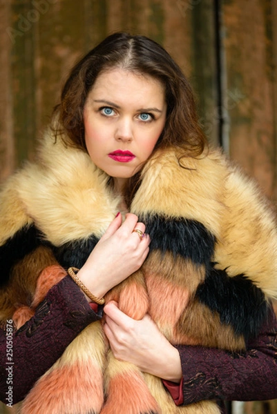 Fototapeta Gorgeous brunette beauty in a old-fashioned dress.