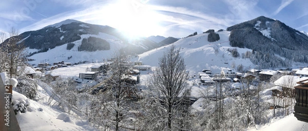 Fototapeta Panorama of Skiing area Saalbach-Hinterglemm, Austria, in winter on a sunny day