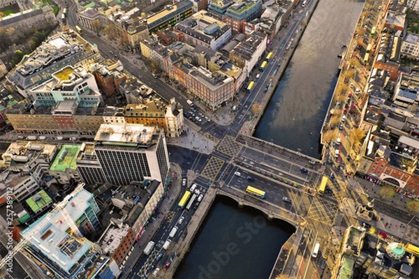 Fototapeta Dublin - Luftbilder von Dublin mit DJI Mavic 2 Drohne fotografiert aus ca. 100 Meter Höhe