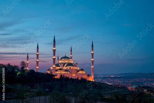 Fototapeta Istanbul Camlica Mosque or Camlica Tepesi Camii, Istanbul, Turkey