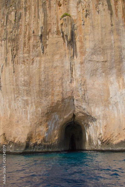 Fototapeta entlang der Meeresküste auf sardinien 