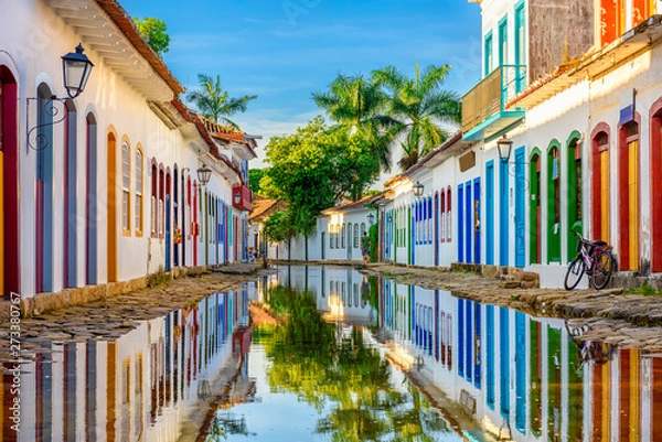 Fototapeta Ulica historycznego centrum w Paraty, Rio de Janeiro, Brazylia. Paraty to zachowana portugalska gmina kolonialna i brazylijska cesarska