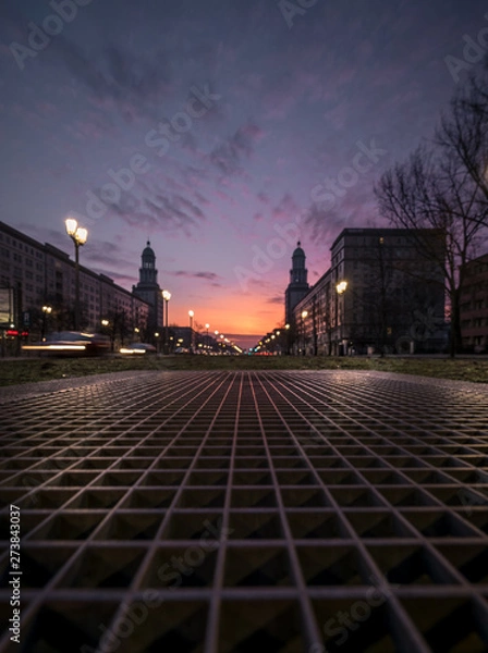 Fototapeta Sonnenaufgang an der Frankfurter Allee