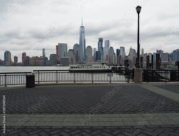 Fototapeta NY Waterway ferry at Paulus Hook Pier with New York city skyline in the background