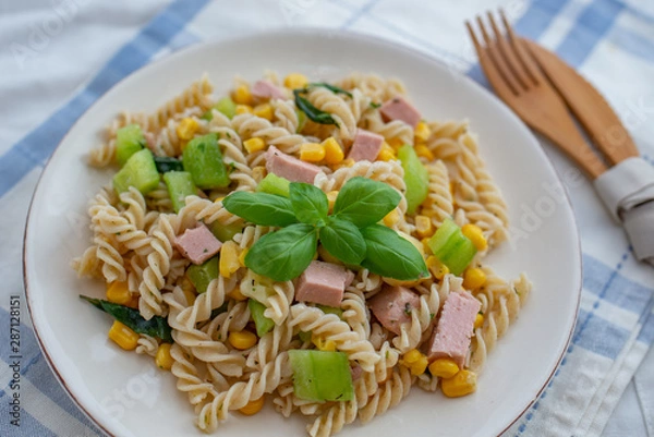 Fototapeta Healthy home made pasta salad with vegetables