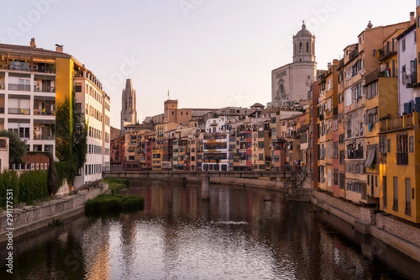 Fototapeta Colorful yellow and orange houses reflected in water river Onyar, in Girona, Catalonia, Spain.