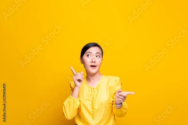 Fototapeta Woman feel confused isolated over yellow background