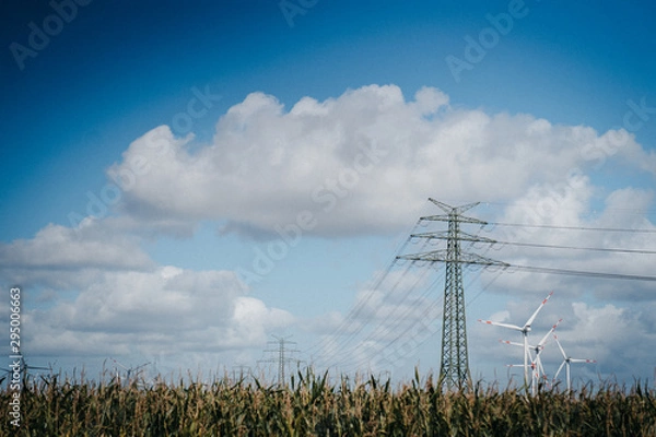 Fototapeta Strommast im Feld mit blauen Himmel